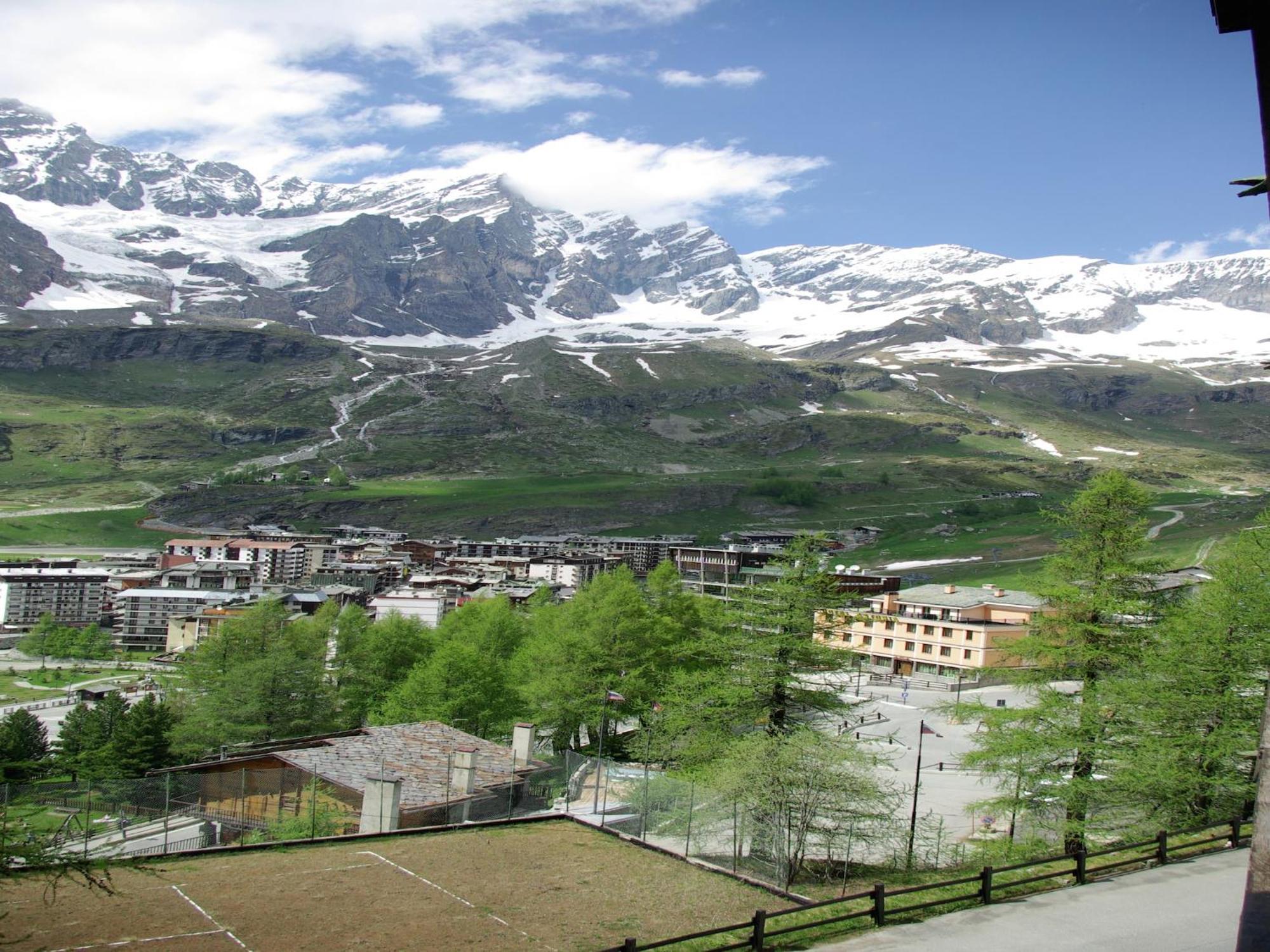 Contemporary Apartment In Breuil Cervinia Near Ski Area Eksteriør bilde