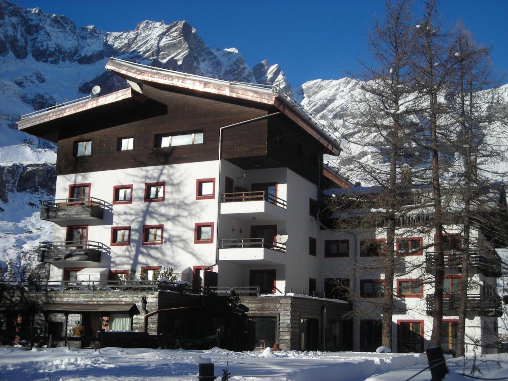 Contemporary Apartment In Breuil Cervinia Near Ski Area Eksteriør bilde