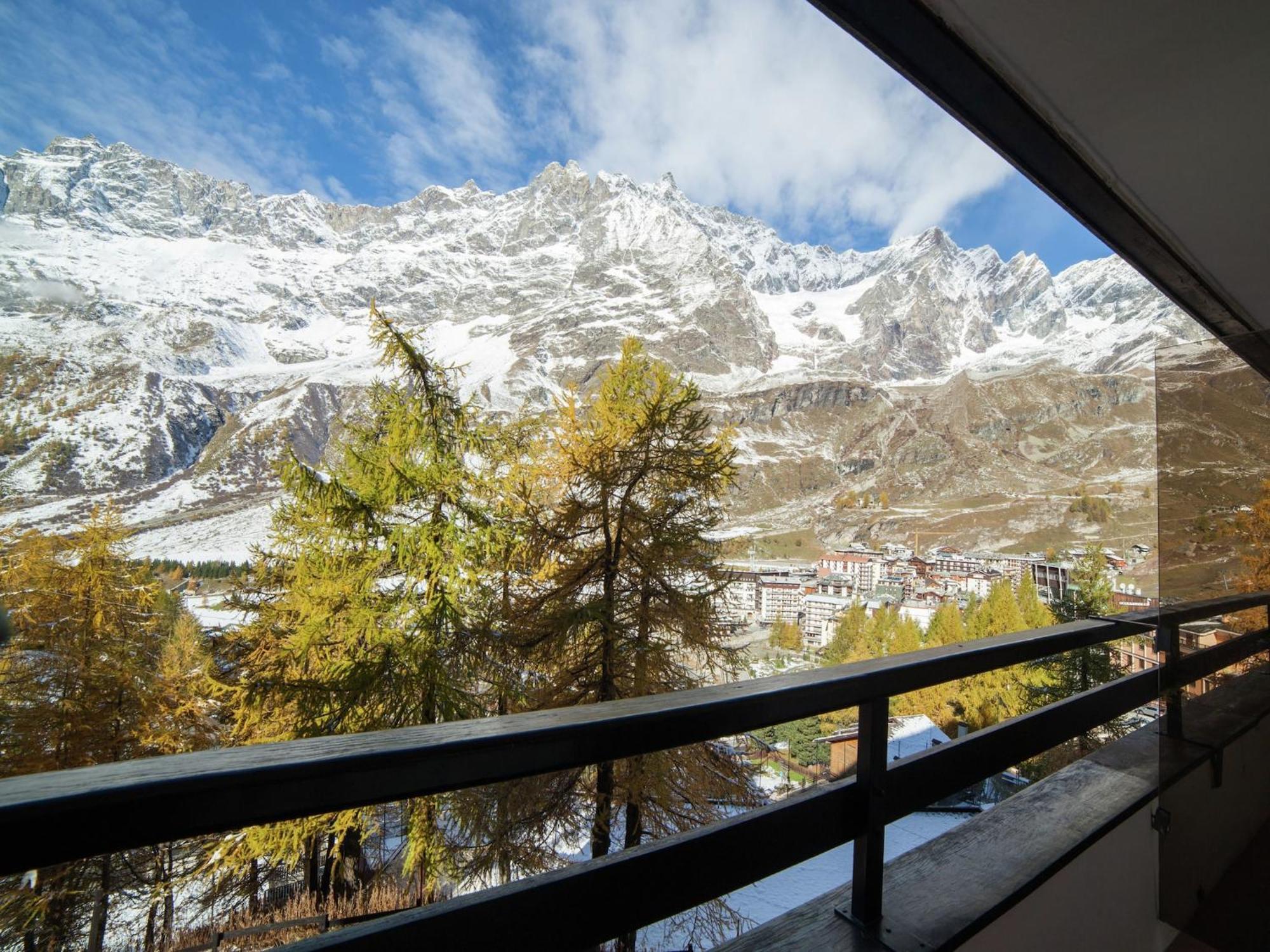 Contemporary Apartment In Breuil Cervinia Near Ski Area Eksteriør bilde