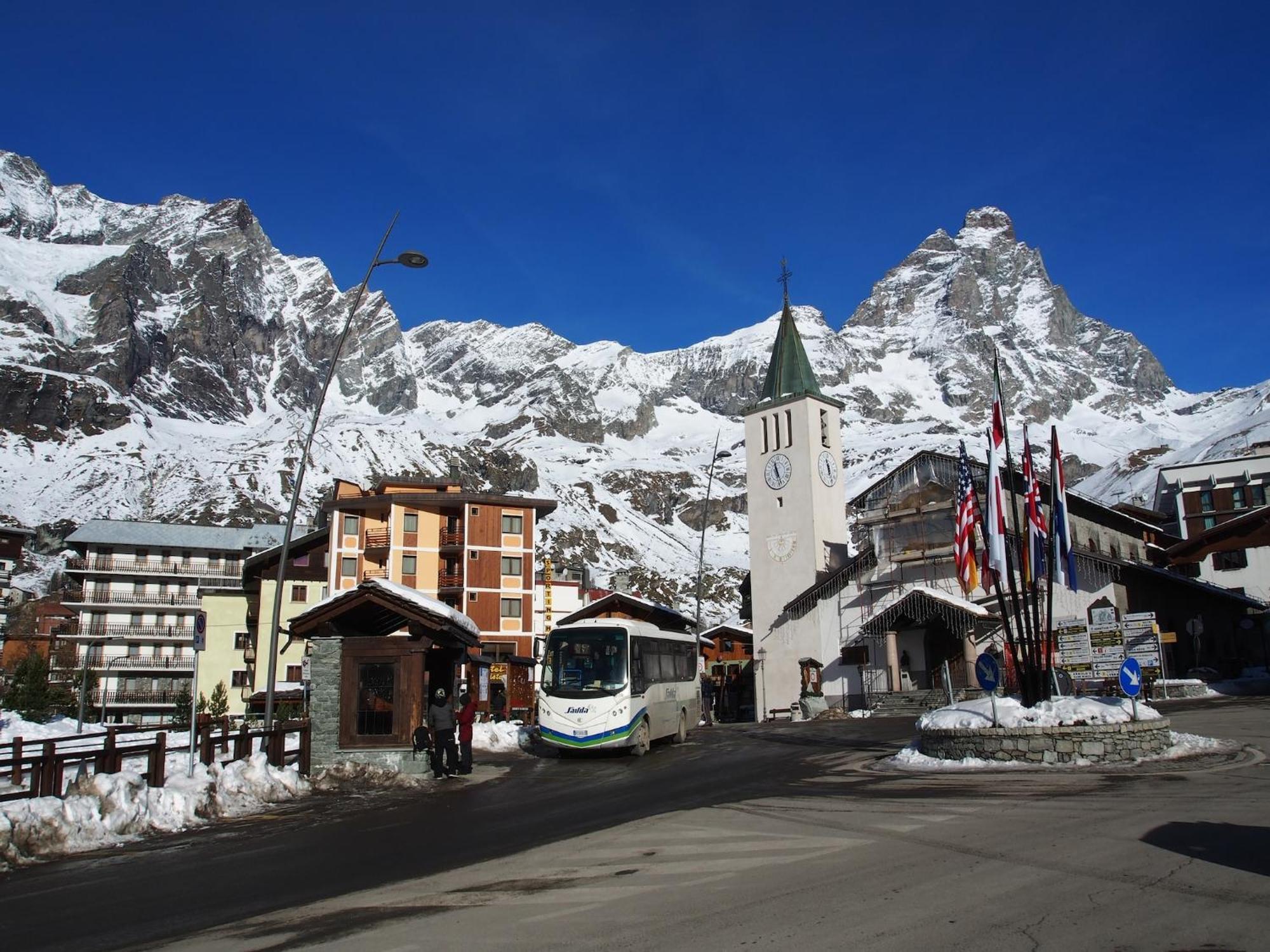 Contemporary Apartment In Breuil Cervinia Near Ski Area Eksteriør bilde