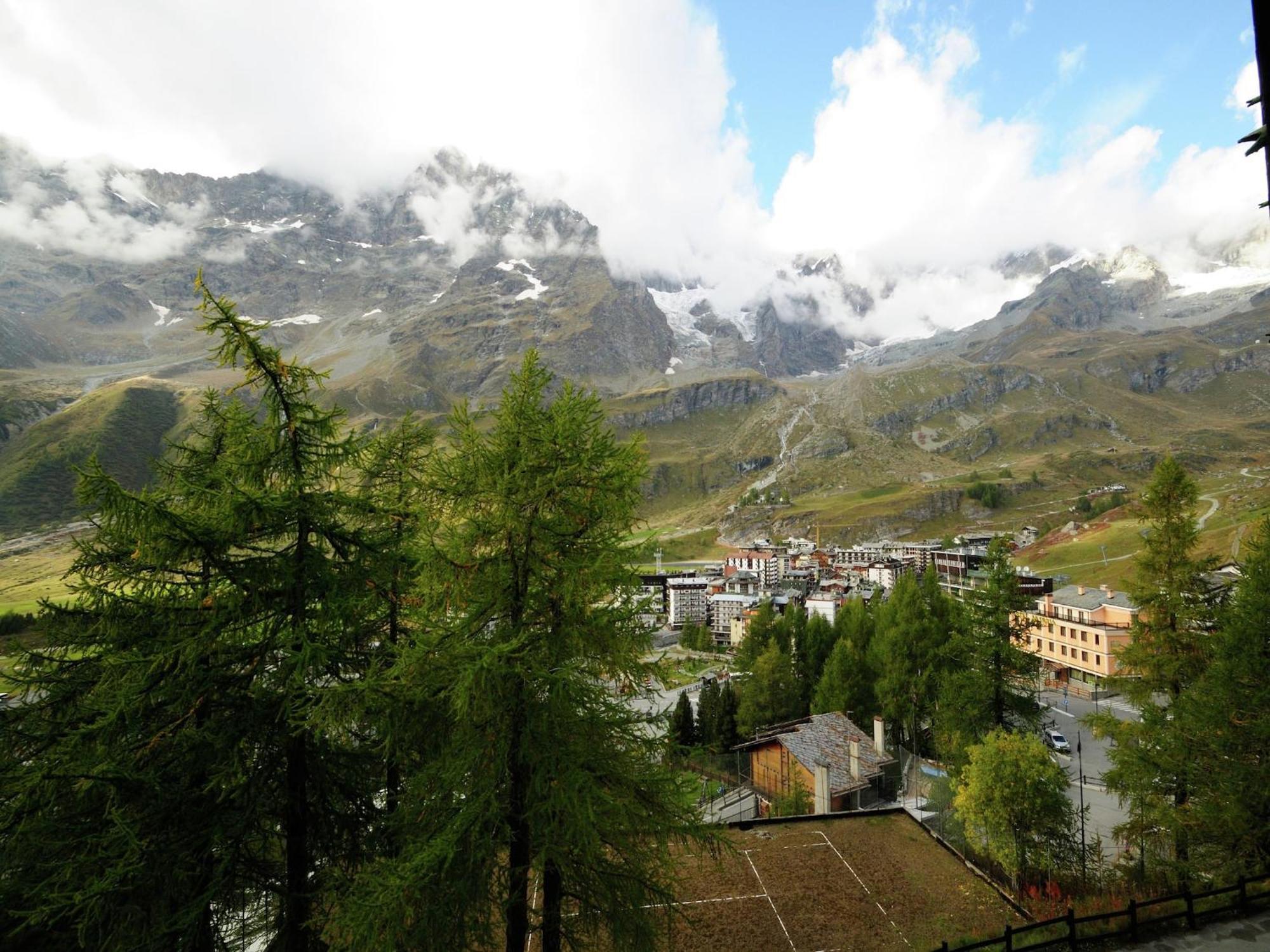 Contemporary Apartment In Breuil Cervinia Near Ski Area Eksteriør bilde