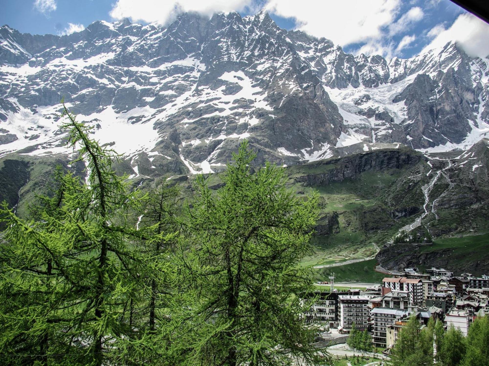 Contemporary Apartment In Breuil Cervinia Near Ski Area Eksteriør bilde